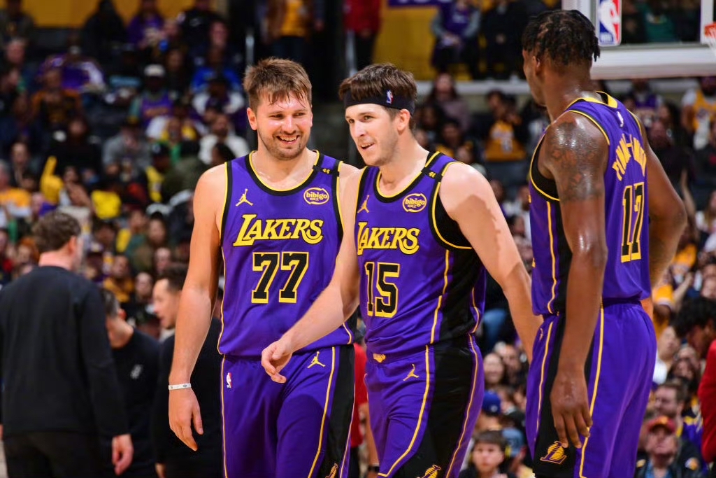 包含里程碑夜！洛杉矶湖人豪取连胜，足总杯加时末段刷纪录，信心回归，更衣室氛围转暖的词条